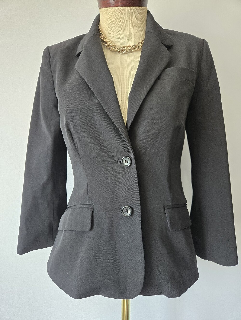 Elizabeth and James Black Tailored Women's Blazer. Size XS
